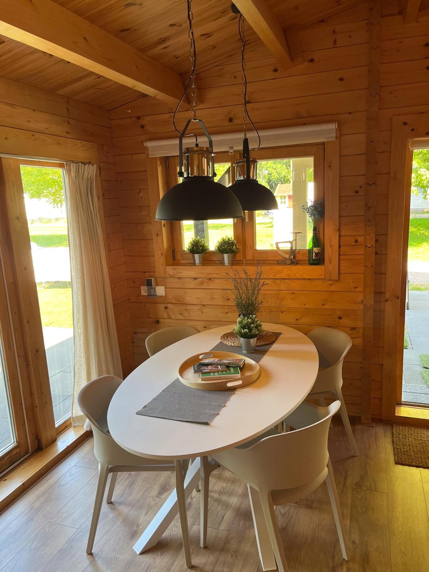 Luxe En Ruim Chalet Met Airco Bij Leekstermeer Matsloot Exterior photo